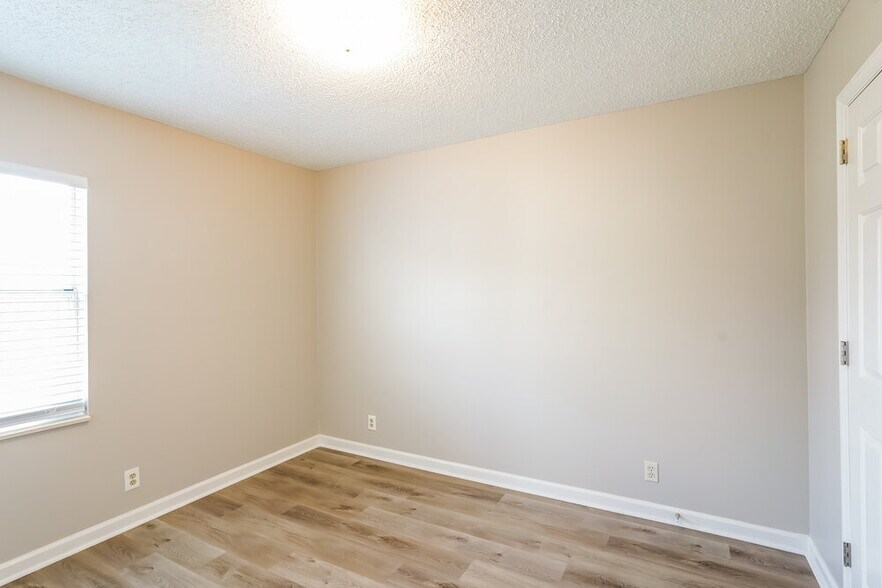 Building Photo - 905 Traceton Ct