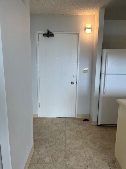 Front Door - Interior - 3045 Ala Napuaa Pl