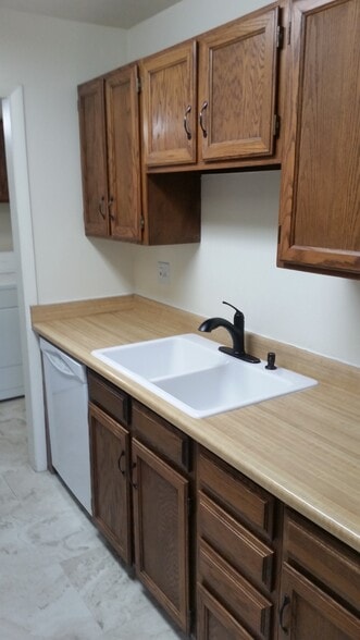 Kitchen - 8627 Chase Dr