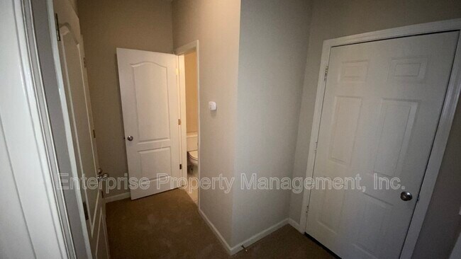 Building Photo - 10204 Sutton Ridge Ln