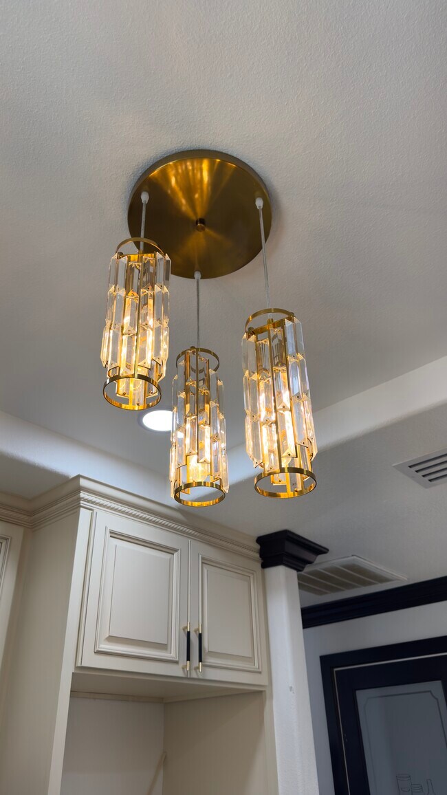 Building Photo - 6552 N Augusta St