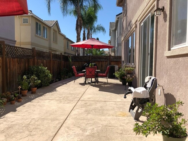 Building Photo - 1868 White Sands St