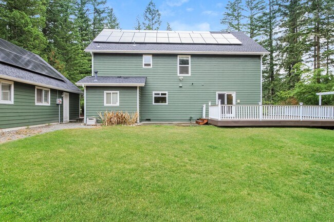 Building Photo - Move in Special! Ravensdale 3 Story,on shy...