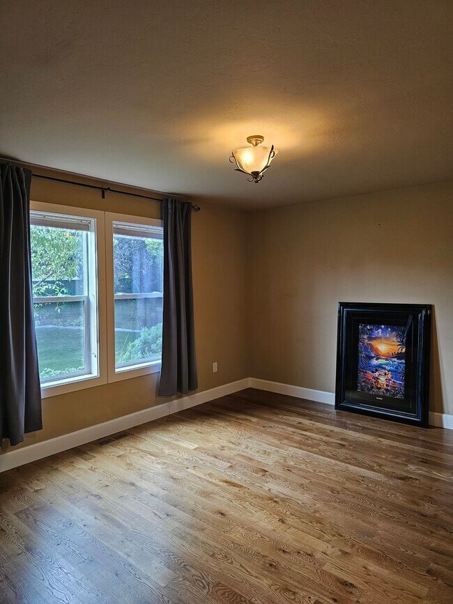 Building Photo - Townhouse located near Canyon Rim Parkway ...