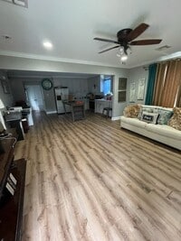 Building Photo - 3 bedrooms 2 baths - $1350 per month