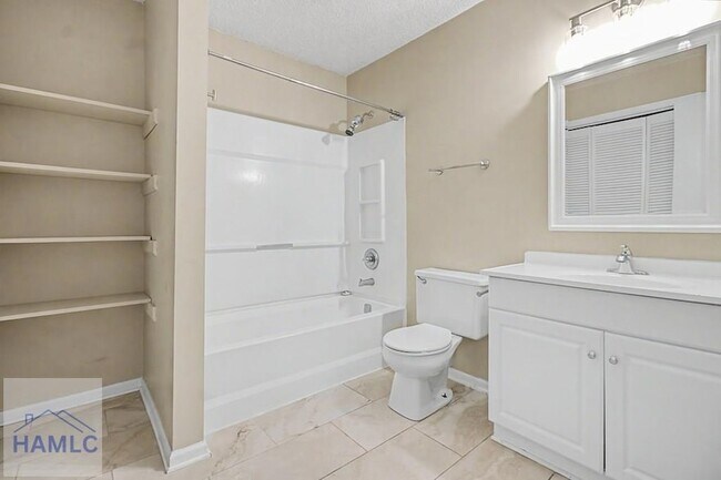 Building Photo - 1384 Forest Lake Dr