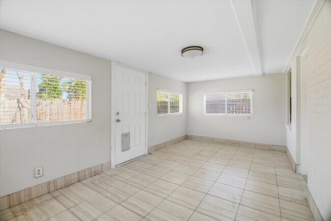Building Photo - 501 Ladd St