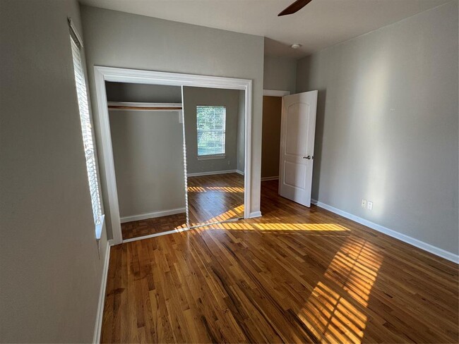 Building Photo - 1710 Riverview St