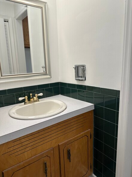 Bathroom - 78A Dries Dr