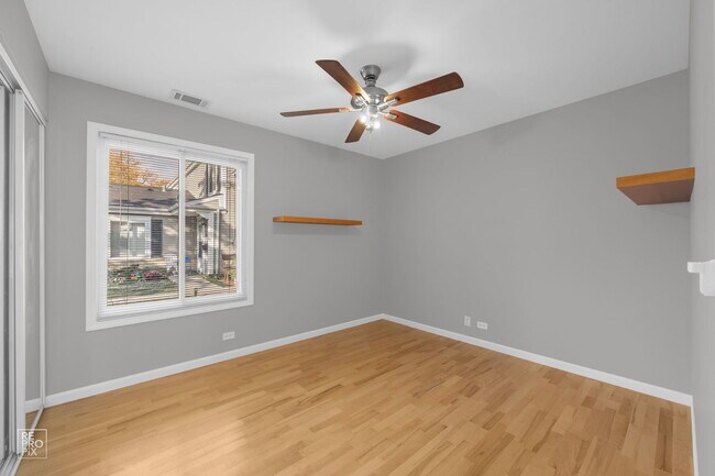 Building Photo - 1449 Quaker Ln