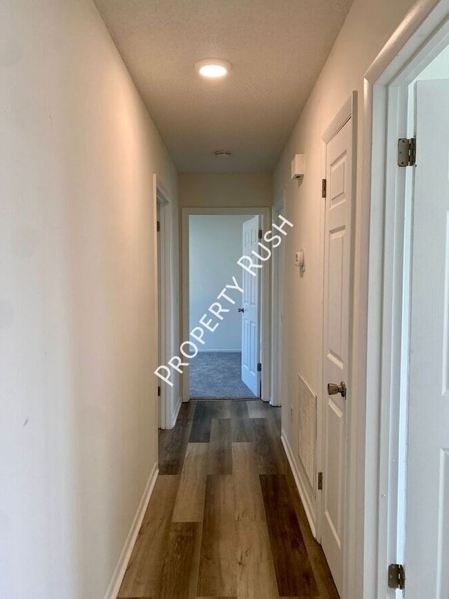 Building Photo - 922 Delores Dr