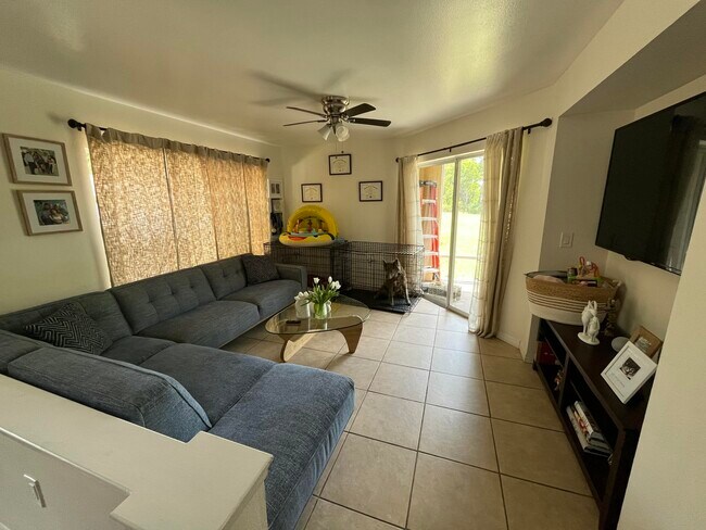 Building Photo - 4751 Via Palm Lakes