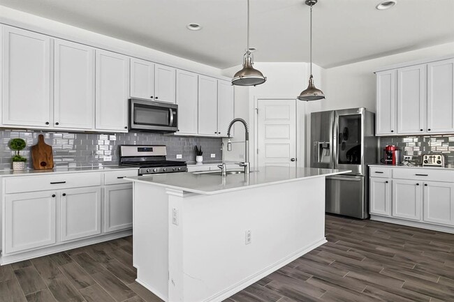 Building Photo - 9105 Garnet Dr