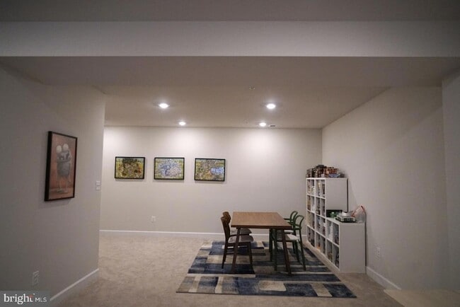 Building Photo - 730 Quarry Point Rd