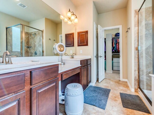 Building Photo - 2816 Canyon Valley Run