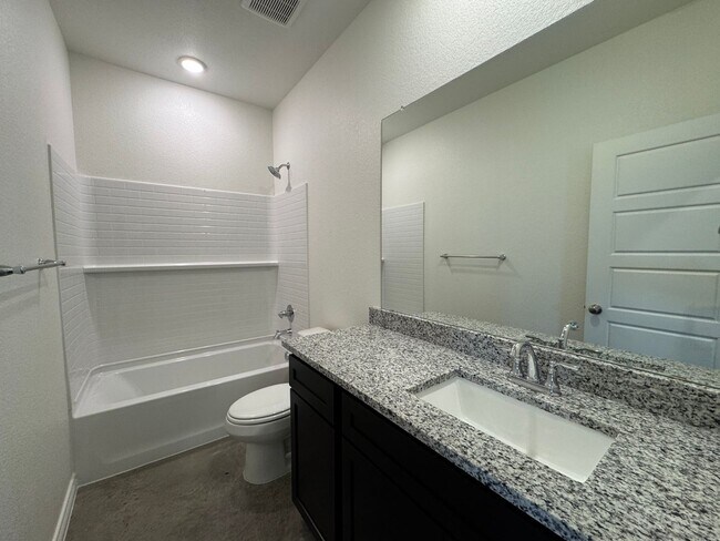 Building Photo - 636 Pacific Crest Trl