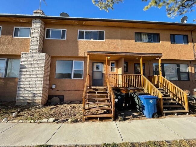 Building Photo - 3BR/1BA unit less than 3 mi from LANL and downtown! (4477 Yucca Unit B)
