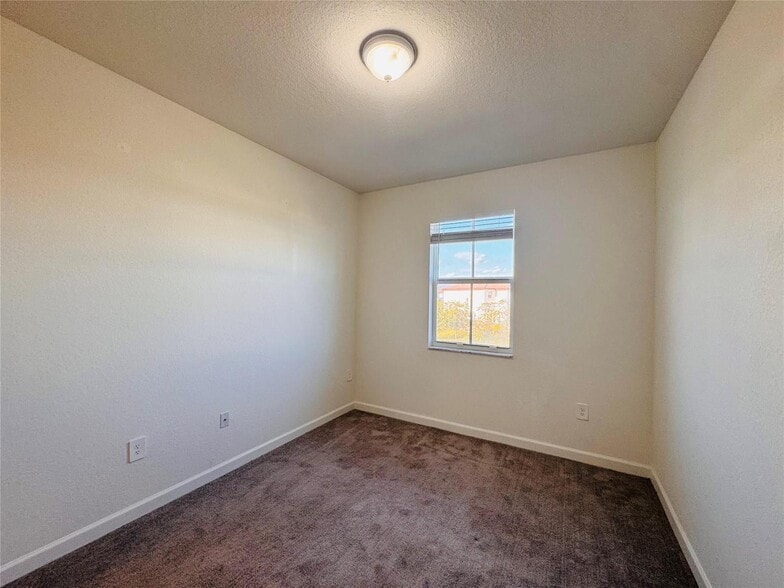 Building Photo - 2437 NW 131st Cir