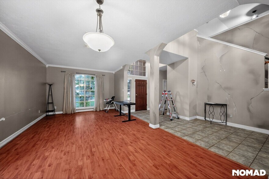 Building Photo - 1811 Quiet Hollow Dr
