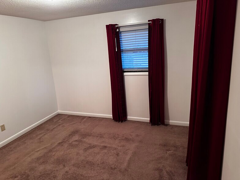 Building Photo - 3540 Wandering Ln NE