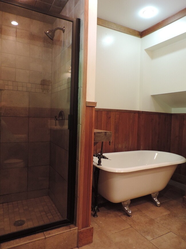 Building Photo - Beautiful Mission-Style Home! Lots of Yard for Play!