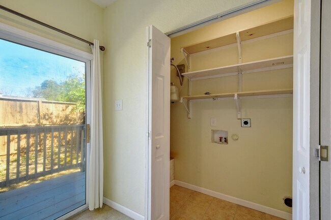 Building Photo - 417 Odell St