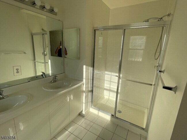 Building Photo - 33 Dorchester Dr