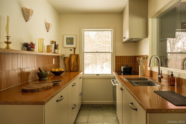 Building Photo - 55 Nordic Dr