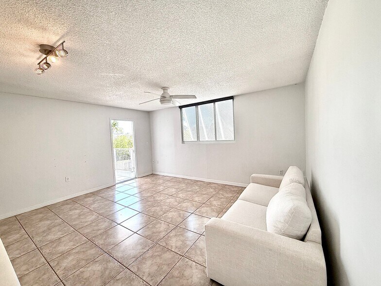 Building Photo - 3930 S Roosevelt Blvd