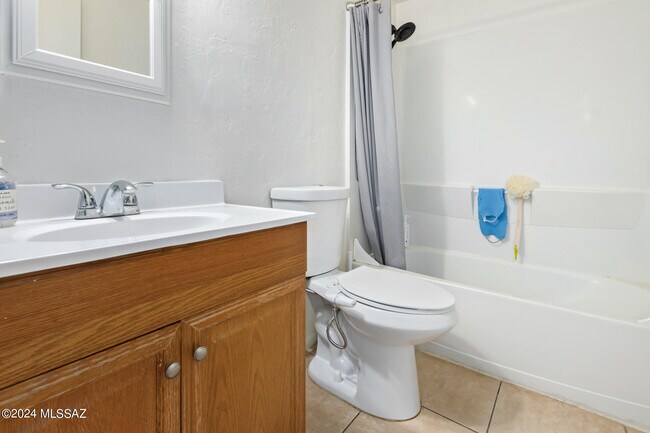 Building Photo - 7455 E Desert Spring Dr