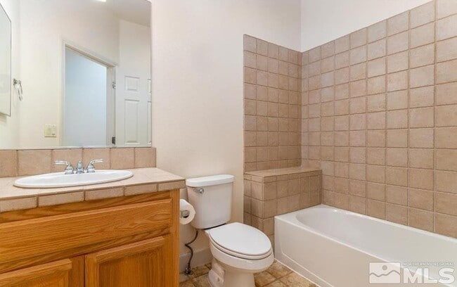 Building Photo - 971 Iris Ln