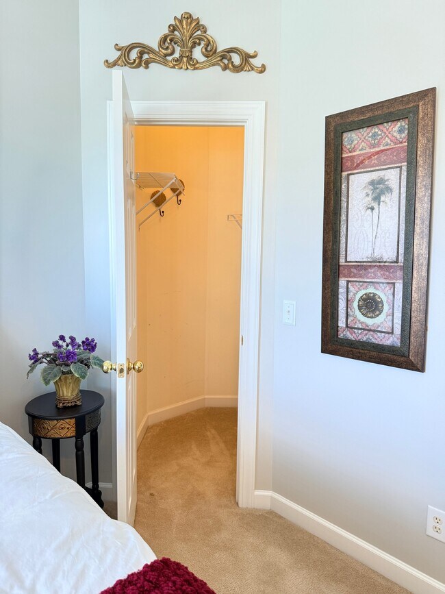 Building Photo - 1371 Hopton Cir