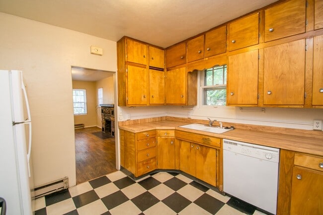 Building Photo - 2311 Spruce St