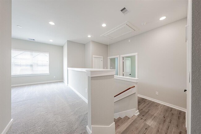 Building Photo - 8402 Berry Grn Ln