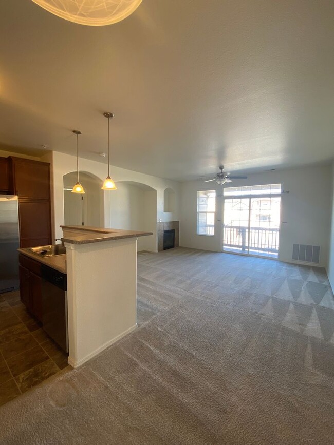 Building Photo - MOVE IN READY 2 Bed 2 Bath Unit with Patio