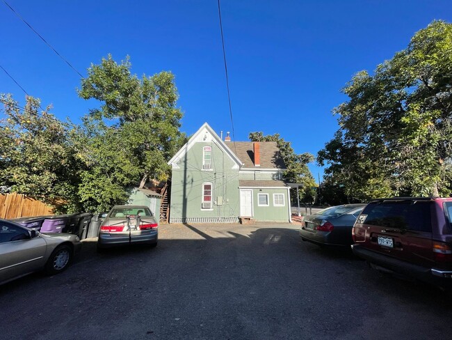 Building Photo - Cozy 1 bed/1 bath upstairs near the heart ...
