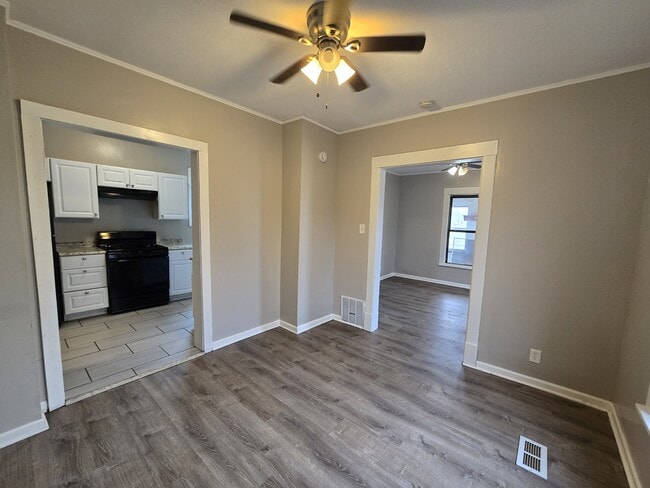 Building Photo - 214 Edwards St