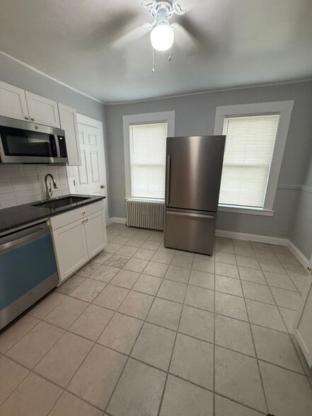 Building Photo - 319 Delavan Ave