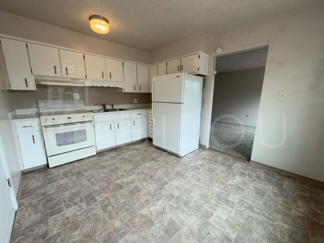 Building Photo - 3306 W Platte Ave