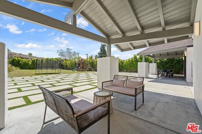 Building Photo - 11700 Woodley Ave