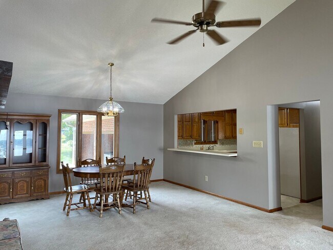 Building Photo - Three Bedroom Brick Ranch in Terrell with views of Lake Norman