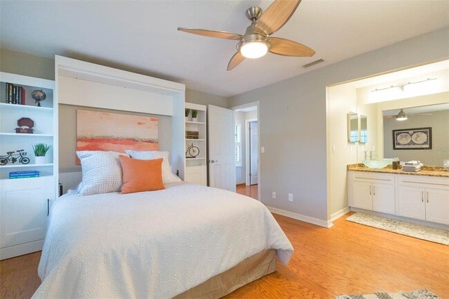 Building Photo - 702 W Bay St