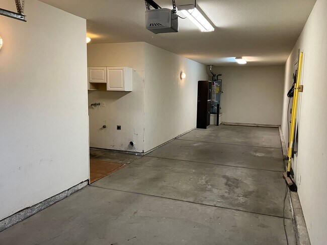 Building Photo - 358 Sunshine Way