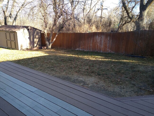 Building Photo - Virginia Village Home New Paint, Carpet, Blinds Backs up to Cherry Creek Trail