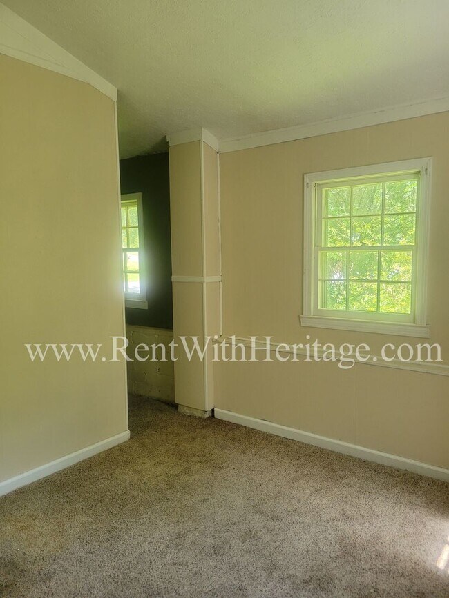 Building Photo - ENJOY THE PRESTIGE OF THIS CHARMING HOME I...