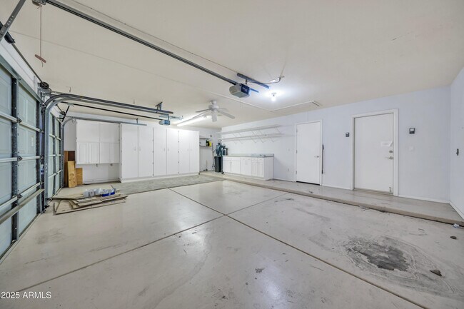 Building Photo - 5639 E Aire Libre Ave