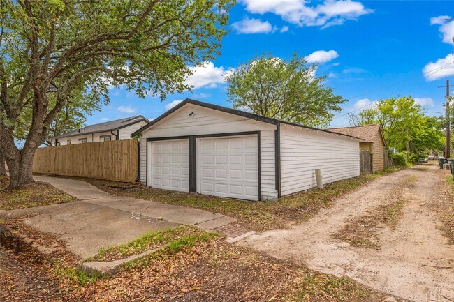 Building Photo - 4102 Ave N Ursuline St