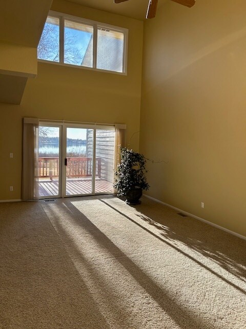 Building Photo - 3670 Point Dr