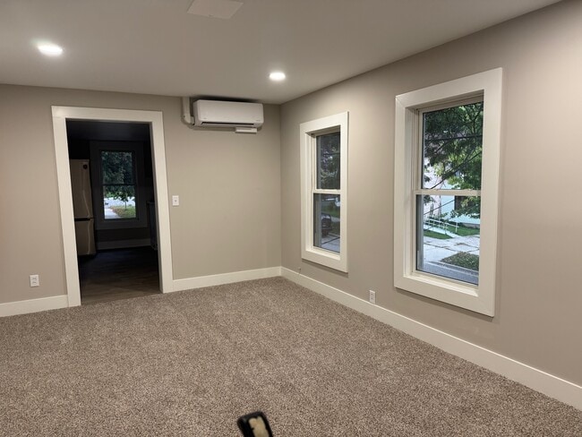 Building Photo - 402 Fernando St NE