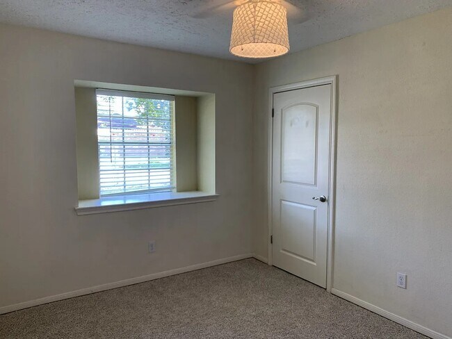 Building Photo - 6318 Leaf Arbor Dr